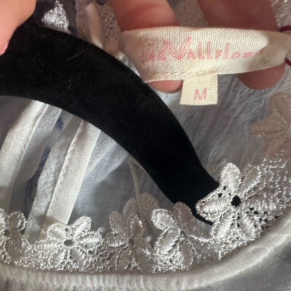 Chic White Floral Women's Blouse - Picture 10 of 12